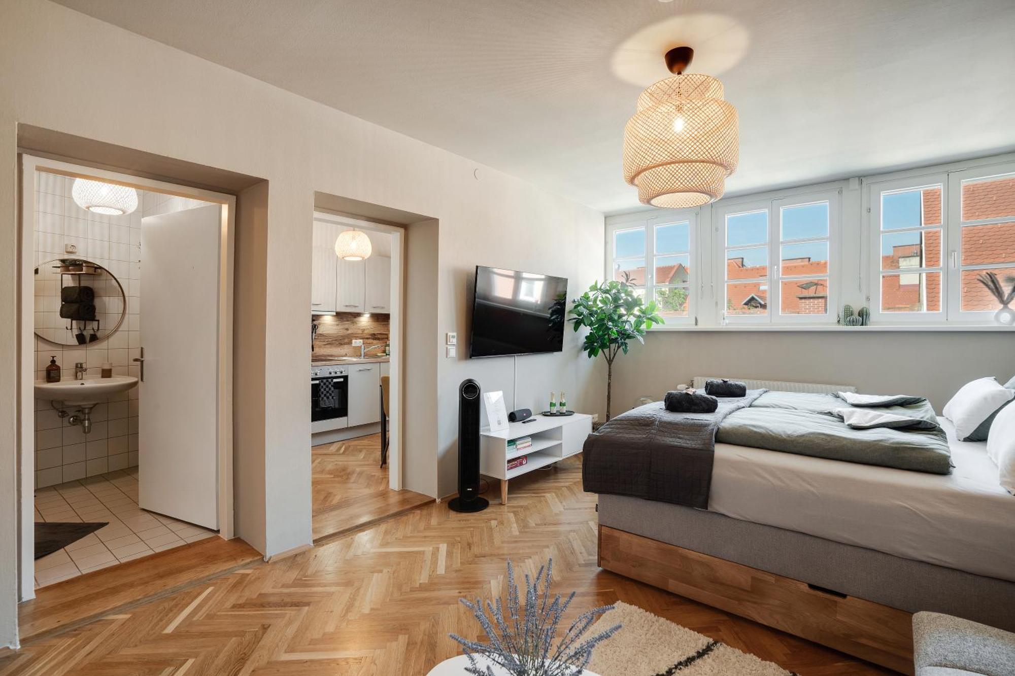 Boho Design Studio By Hero Homes - Top Lage Im Historischen Zentrum - Self-Check-In & Aircon Graz Eksteriør bilde